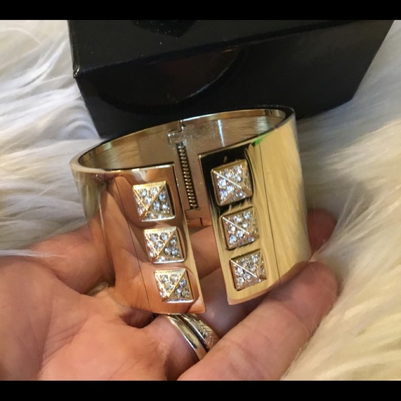 VINTAGE NWT  Victoria Secret Wide Gold / Crystal Hinged Cuff! - Picture 11 of 11